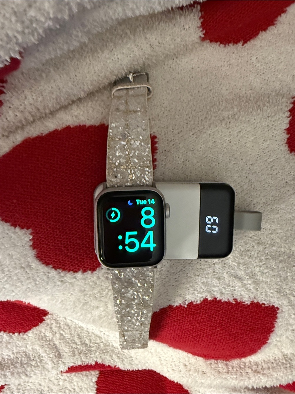 Apple Watch SE 2GEN 40 mm Silver Glitter Band used once - Picture 2 of 4
